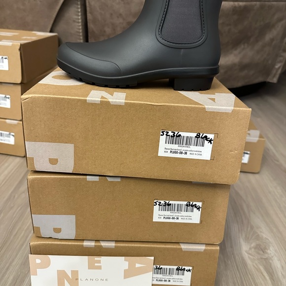 Planone Short Rain Boots for Women. Black, Sz 36. Available 3 pair - Picture 4 of 4